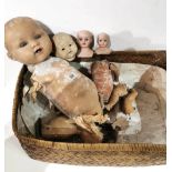 A COLLECTION OF EARLY 20TH CENTURY DOLLS HEADS AND PARTS.