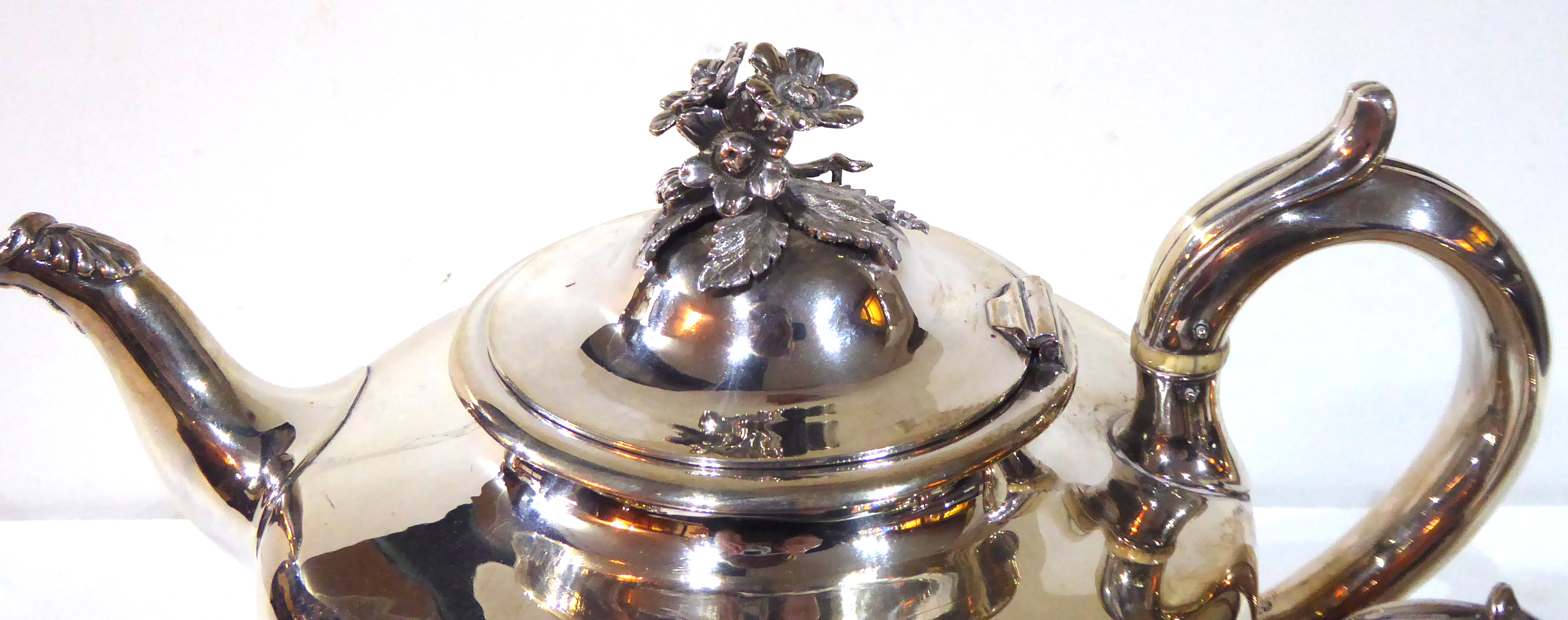 A VICTORIAN SILVER THREE PIECE TEA SERVICE Comprising a large teapot with floral finial, sugar basin - Image 2 of 7