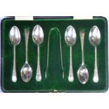 A CASED SET OF EDWARDIAN SILVER TEASPOONS AND SUGAR TONGS Having engraved decoration and fitted
