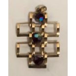 A VINTAGE 9CT GOLD BROOCH Set with semiprecious stones. (3g)