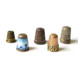A 19TH CENTURY YELLOW METAL AND TURQUOISE THIMBLE Having applied scroll work set with cabochon cut