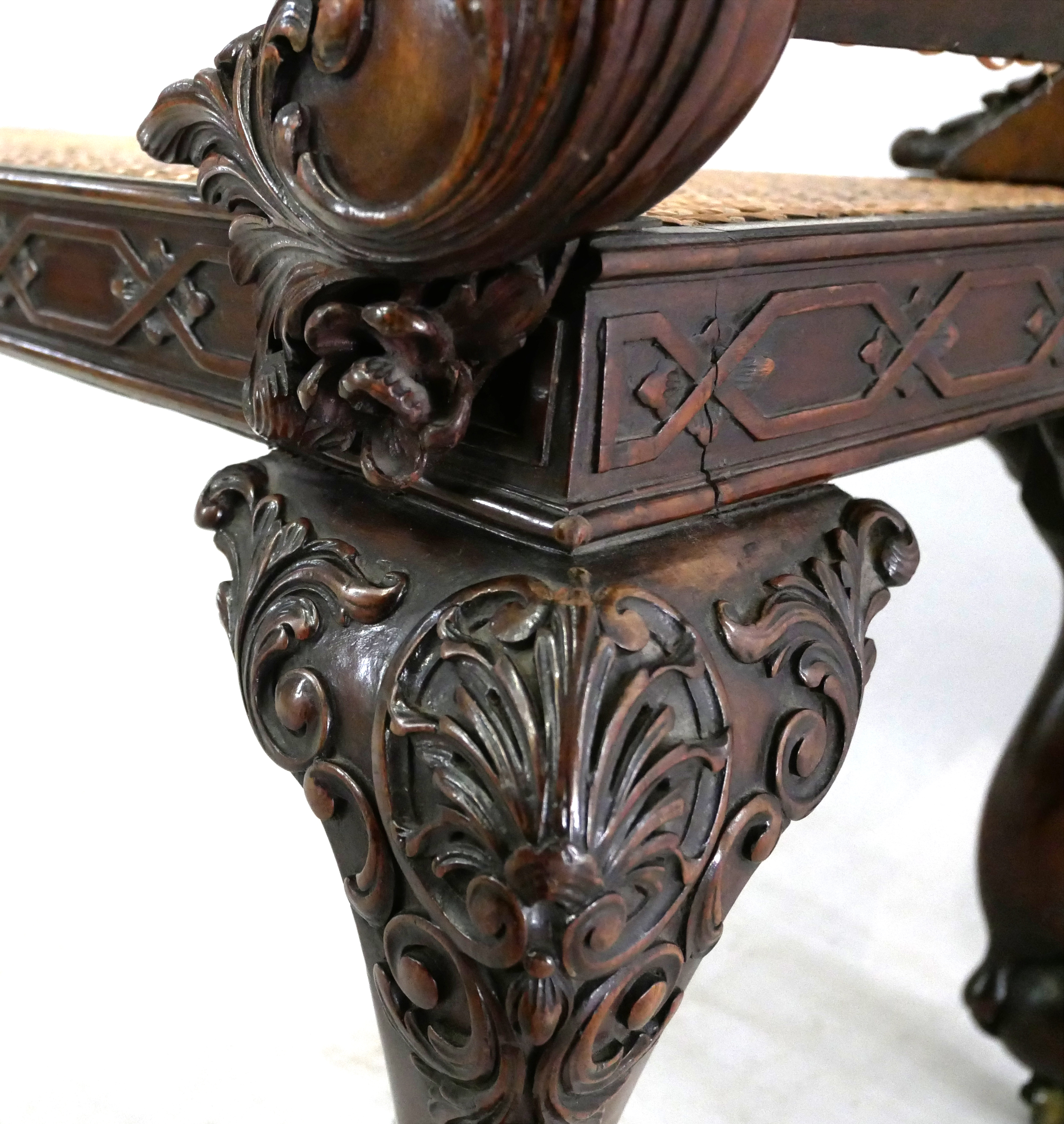 FINE 19TH CENTURY MAHOGANY WINDOW SEAT The ends carved with four scrolling eagle heads with flowers - Image 4 of 8