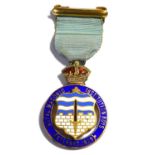 AN EARLY 20TH CENTURY SILVER GILT AND ENAMEL MASONIC MEDAL Blue enamel crest ?Royal Masonic