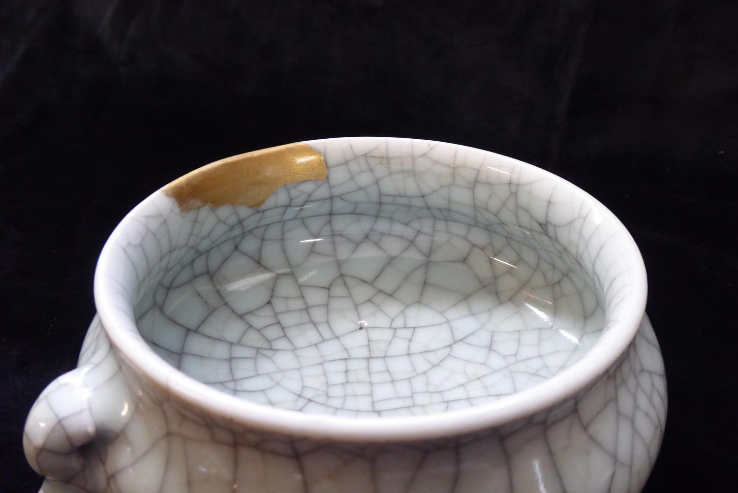 A LATE 18TH/EARLY 19TH CENTURY CHINESE CELADON CRACKLE GLAZE CENSER Having twin handles and gilt - Image 7 of 19