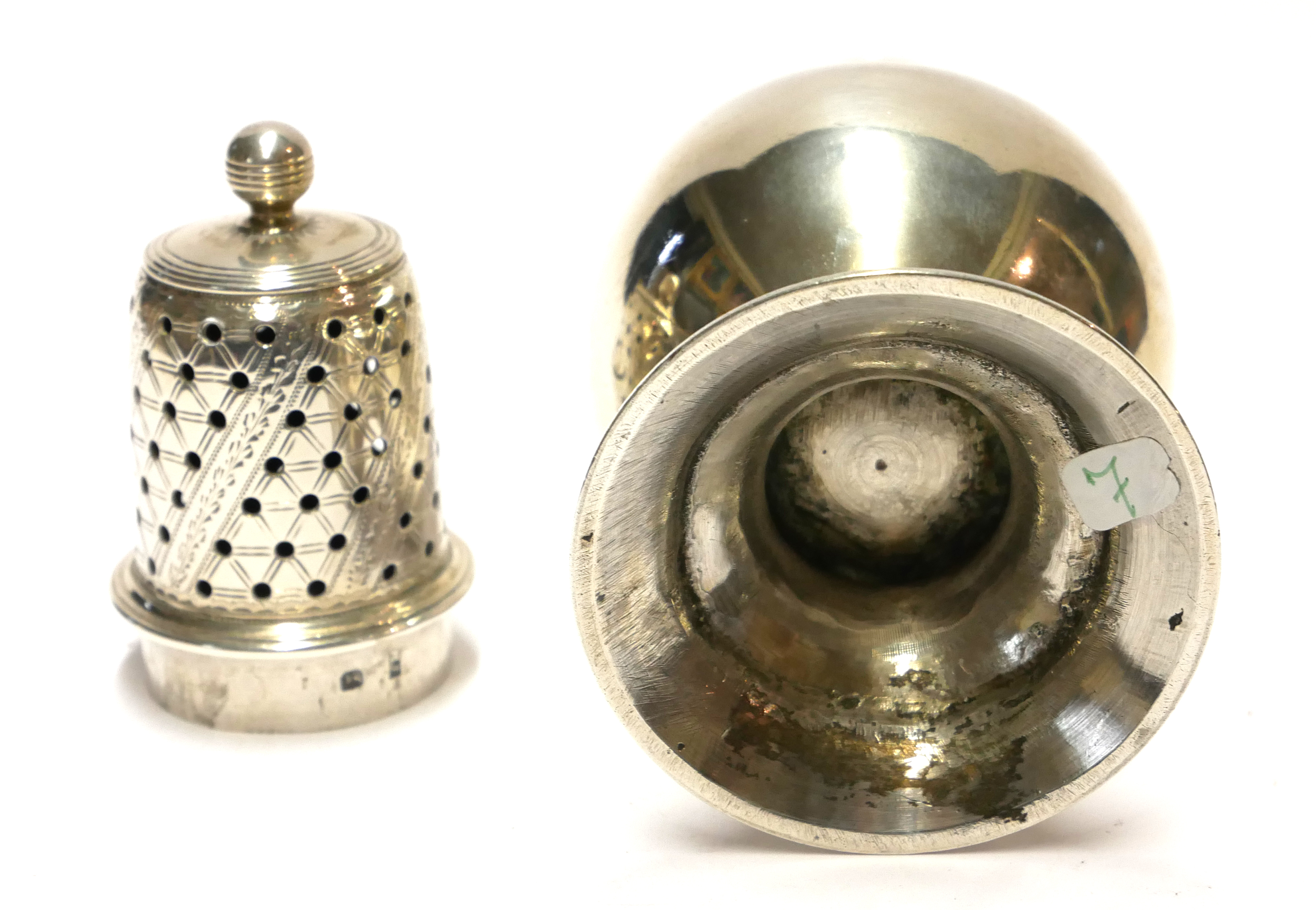 A GEORGIAN SILVER BALUSTER CASTER Having a pierced dome lid, hallmarked Thomas Meriton, London, - Image 4 of 4