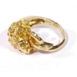 A VINTAGE 14CT GOLD GENT'S LION FORM SIGNET RING With scrolled tail (size O). (10.9g)