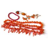 A COLLECTION OF VINTAGE CARNELIAN AND CORAL JEWELLERY Comprising a necklace with yellow metal clasp,