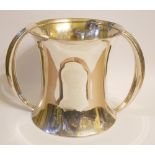 A LARGE EDWARDIAN SILVER LOVING CUP Twin handles with gilt interior hallmarked Sheffield, 1907,