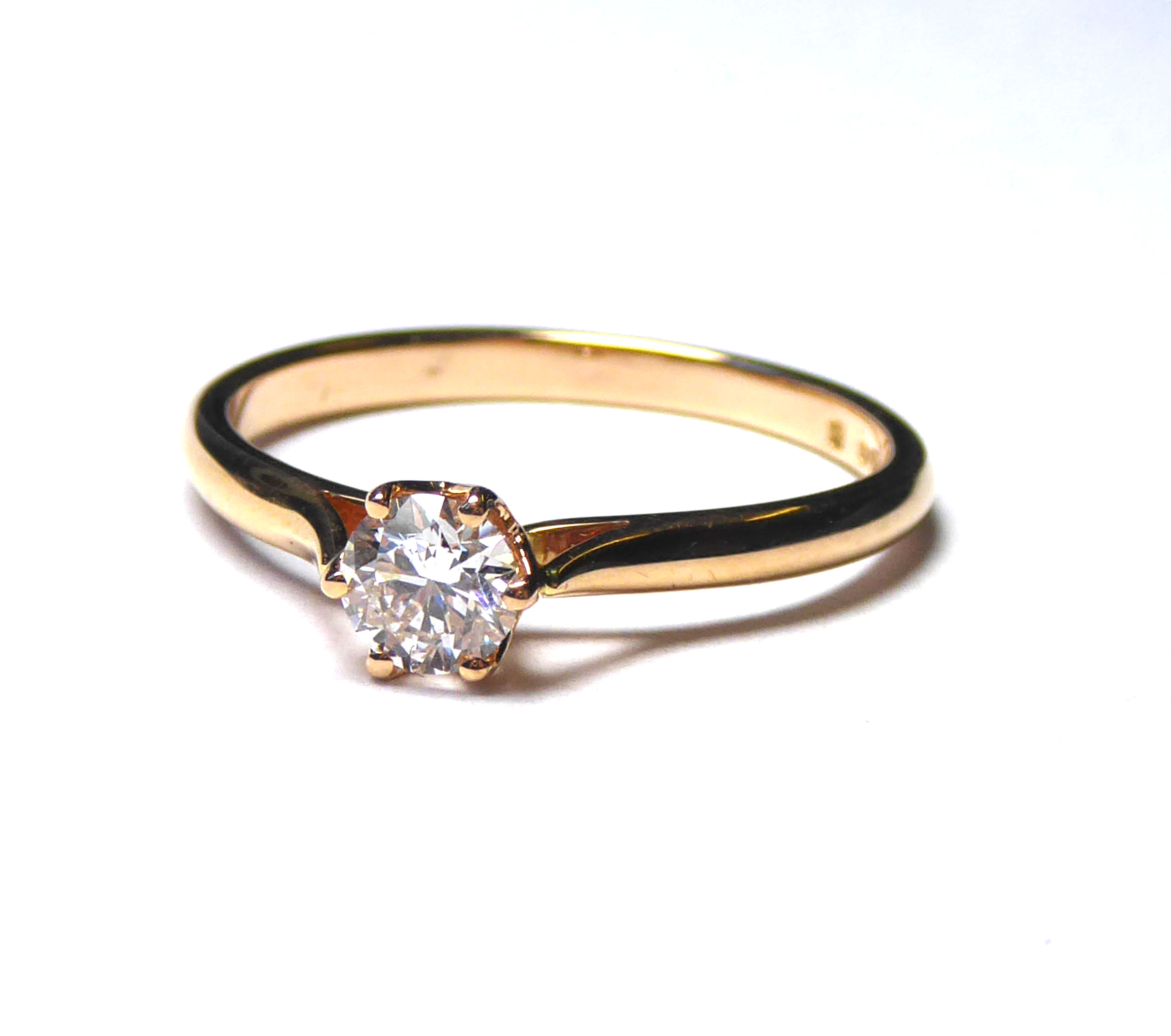 AN 18K ROSE GOLD SOLITAIRE RING Set with a 0.30ct round brilliant cut diamond (size L). weight