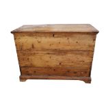 AN EARLY 19TH CENTURY PINE MULE CHEST With single drawer, raised feet. (94cm x 47cm x 68cm)