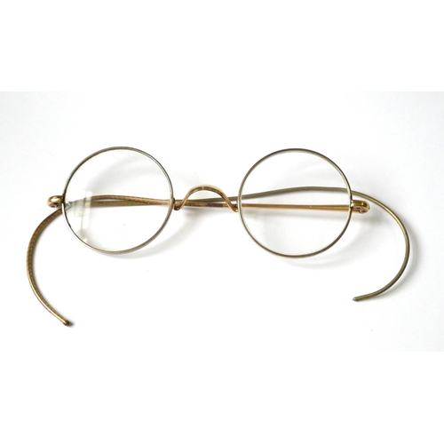 A PAIR OF LATE 19TH/EARLY 20TH CENTURY ROLLED GOLD READING SPECTACLES Circular lenses with white