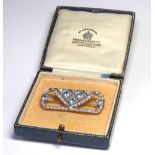 AN ART DECO WHITE METAL, DIAMOND AND AQUAMARINE BROOCH The arrangement of five round cut