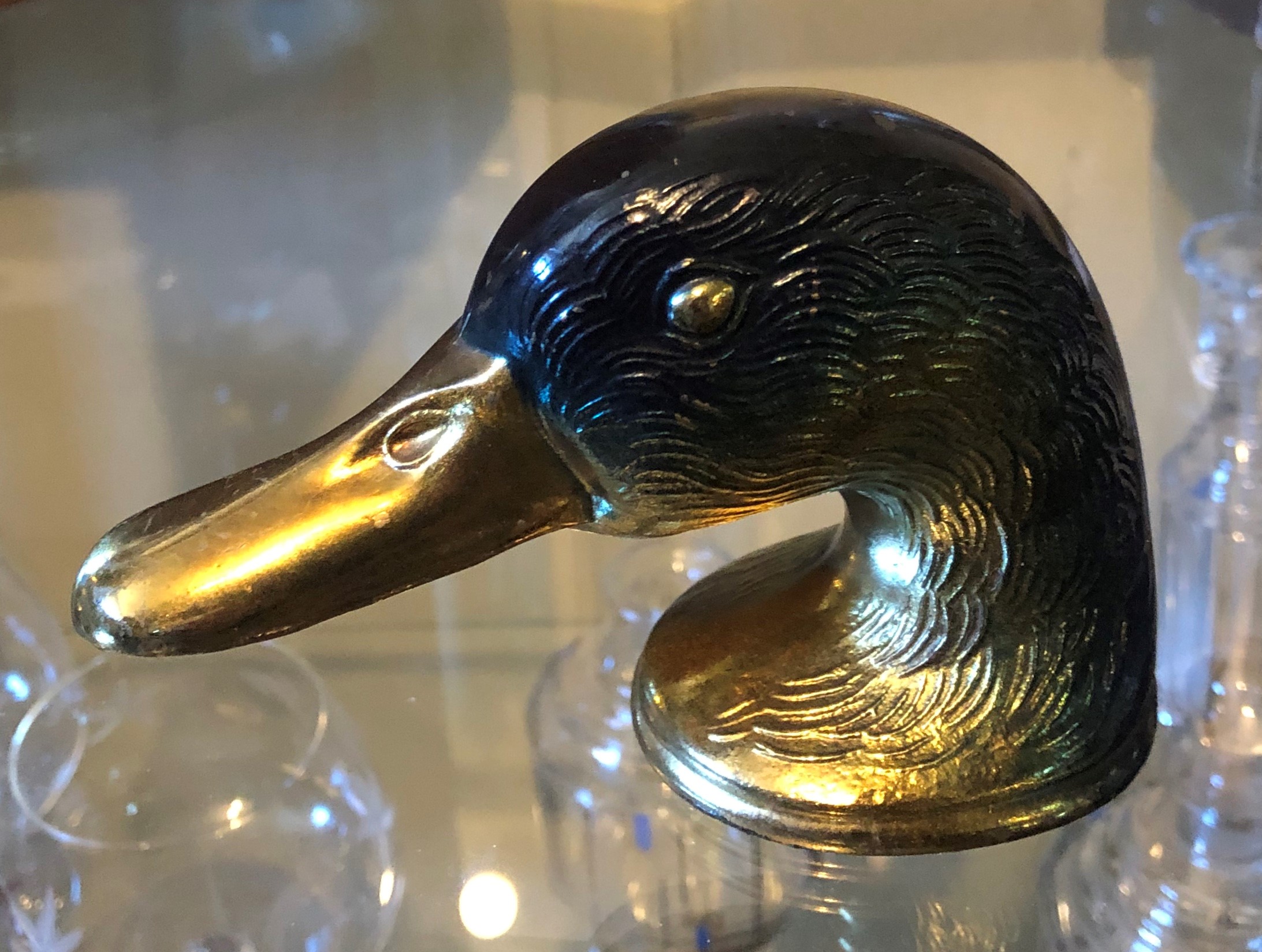 A FRENCH PAINTED BRASS FIGURAL BOTTLE OPENER IN THE FORM OF A DUCKS HEAD (8cm)