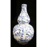 A 19TH CENTURY CHINESE BLUE AND WHITE PORCELAIN DOUBLE GOURD VASE Hand painted with flowers and