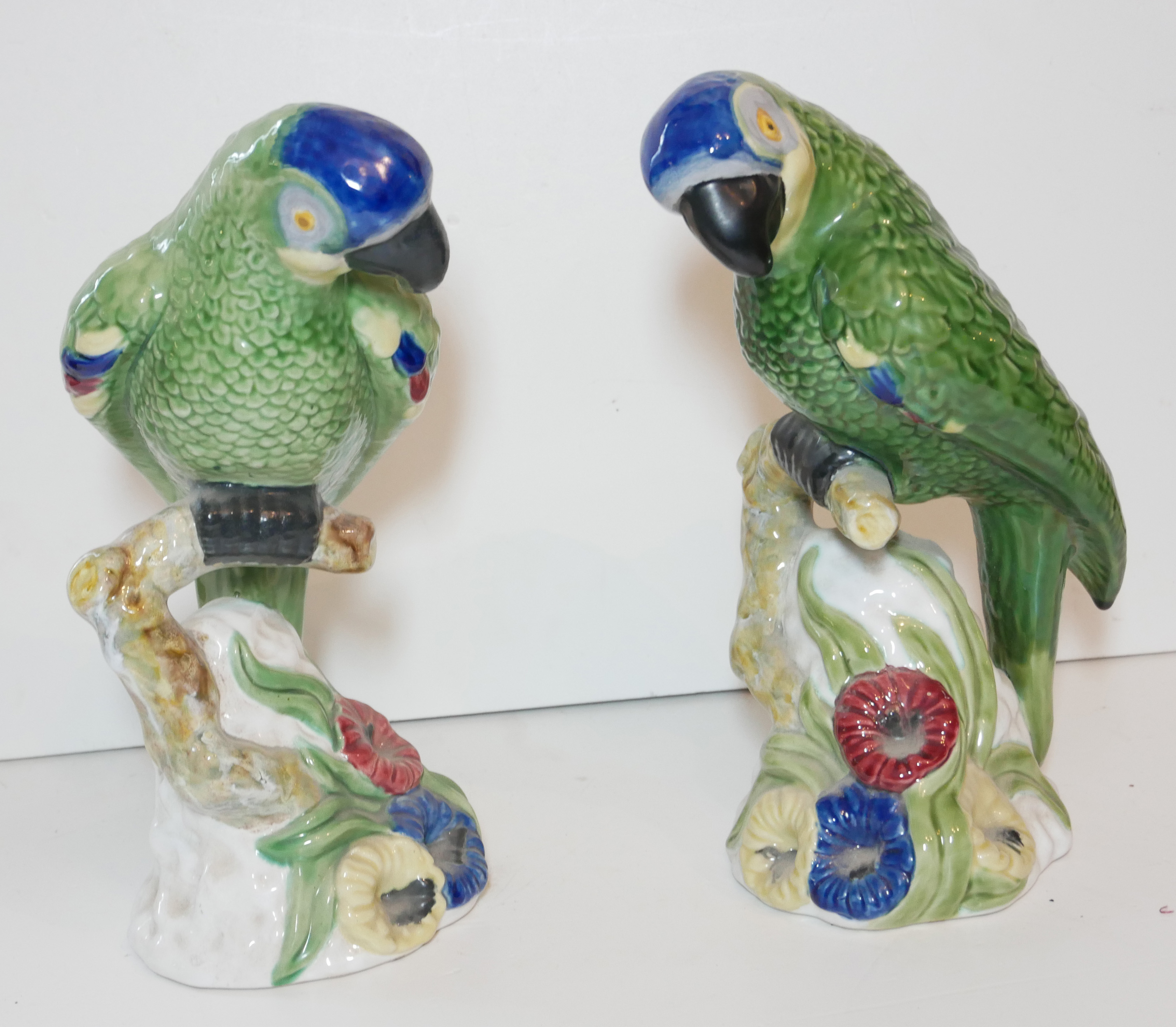 TWO PORTUGUESE STATUES OF PARROTS. (26cm)