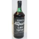 NIEPOORT, 1975, A BOTTLE OF VINTAGE PORT Black label and intact paper seal. (approx 26cm)