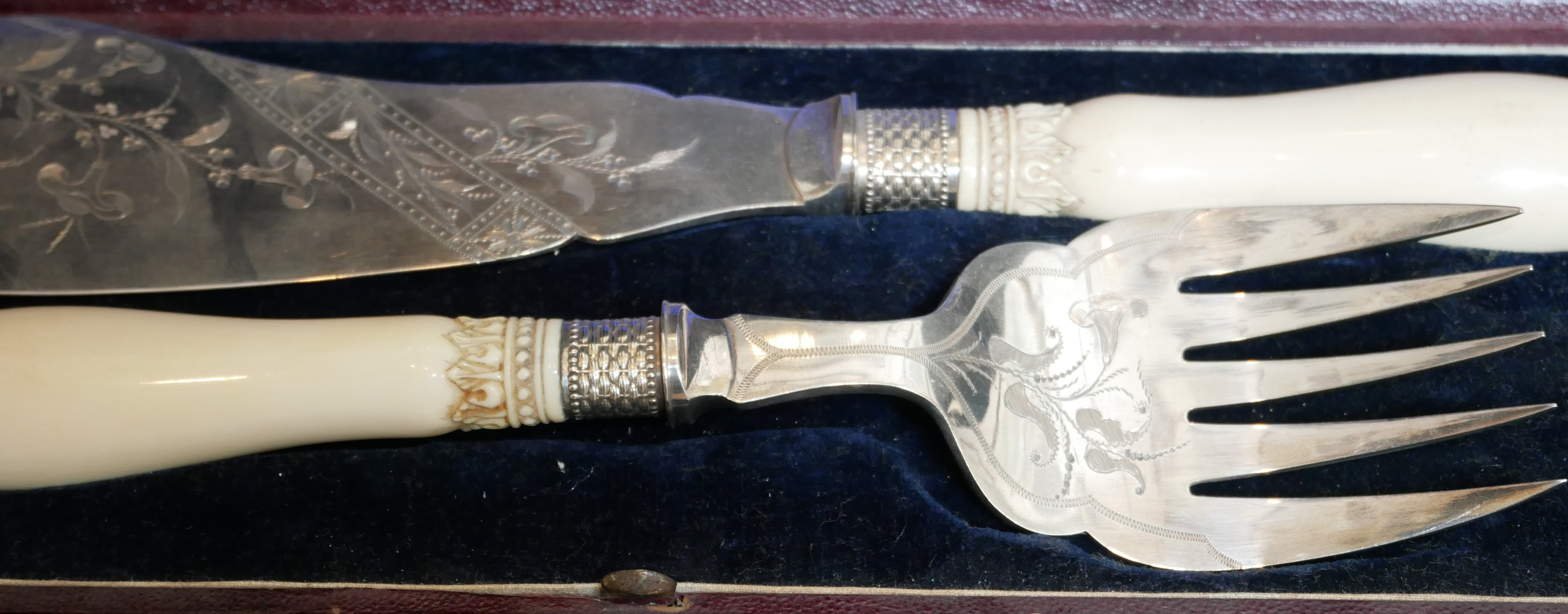 A CASED PAIR OF VICTORIAN SILVER PLATE AND IVORY FISH SERVERS Aesthetic form with engraved floral - Image 2 of 2