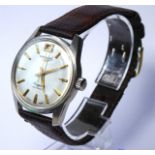 LONGINES CONQUEST, A VINTAGE AUTOMATIC STAINLESS STEEL GENTS WRISTWATCH, having a silver tone dial