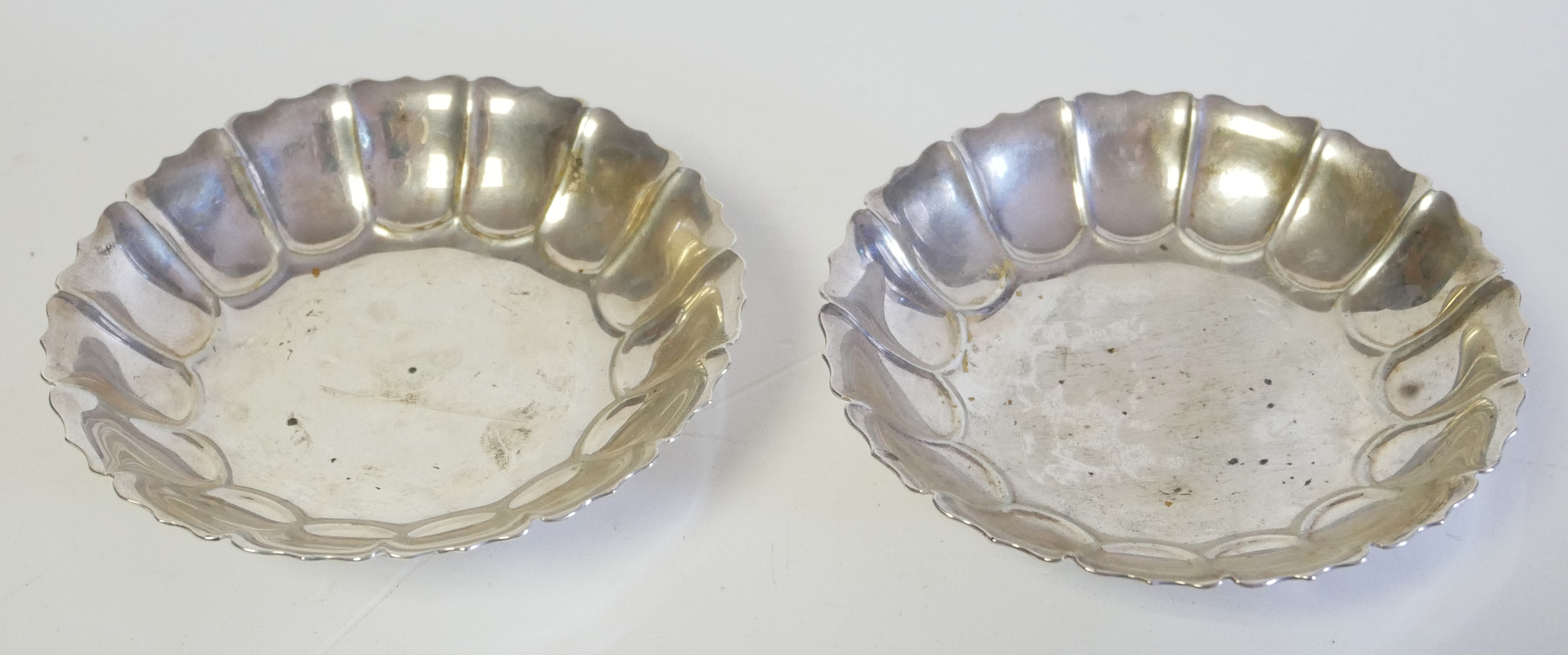 A PAIR OF EARLY 20TH CENTURY SILVER SWEETMEAT DISHES Having a fluted edge, hallmarked Searle and