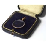 A CASED EDWARDIAN 9CT GOLD AND GLASS PHOTOGRAPH LOCKET PENDANT Plain circular form, in velvet