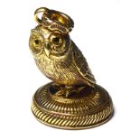 A GILT METAL OWL LETTER SEAL Having glass set eyes and cast family crest to base. (approx 4cm)