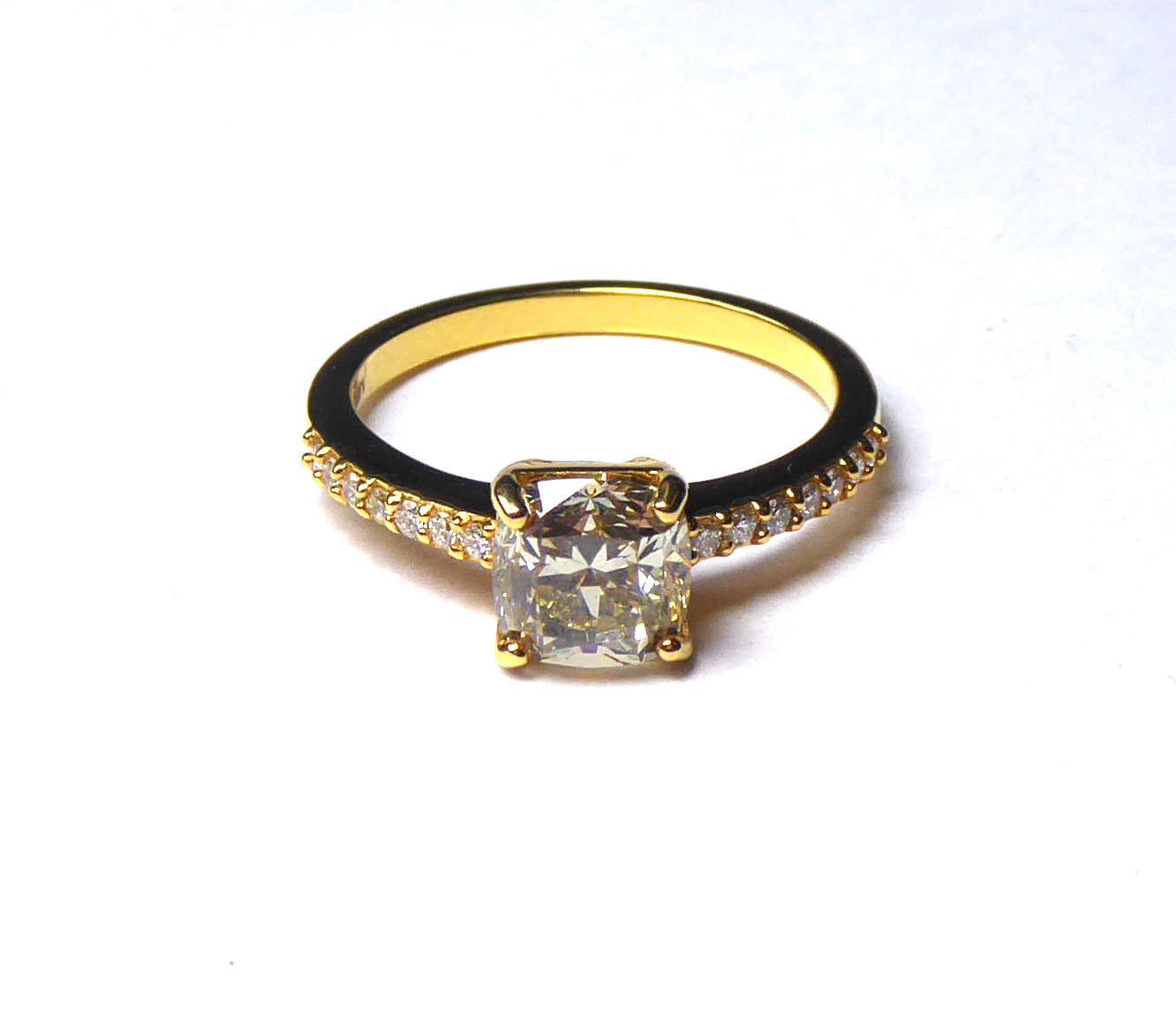AN 18CT GOLD AND 1.57ct DIAMOND RING Cushion cut diamond flanked by round cut diamonds to - Image 2 of 2
