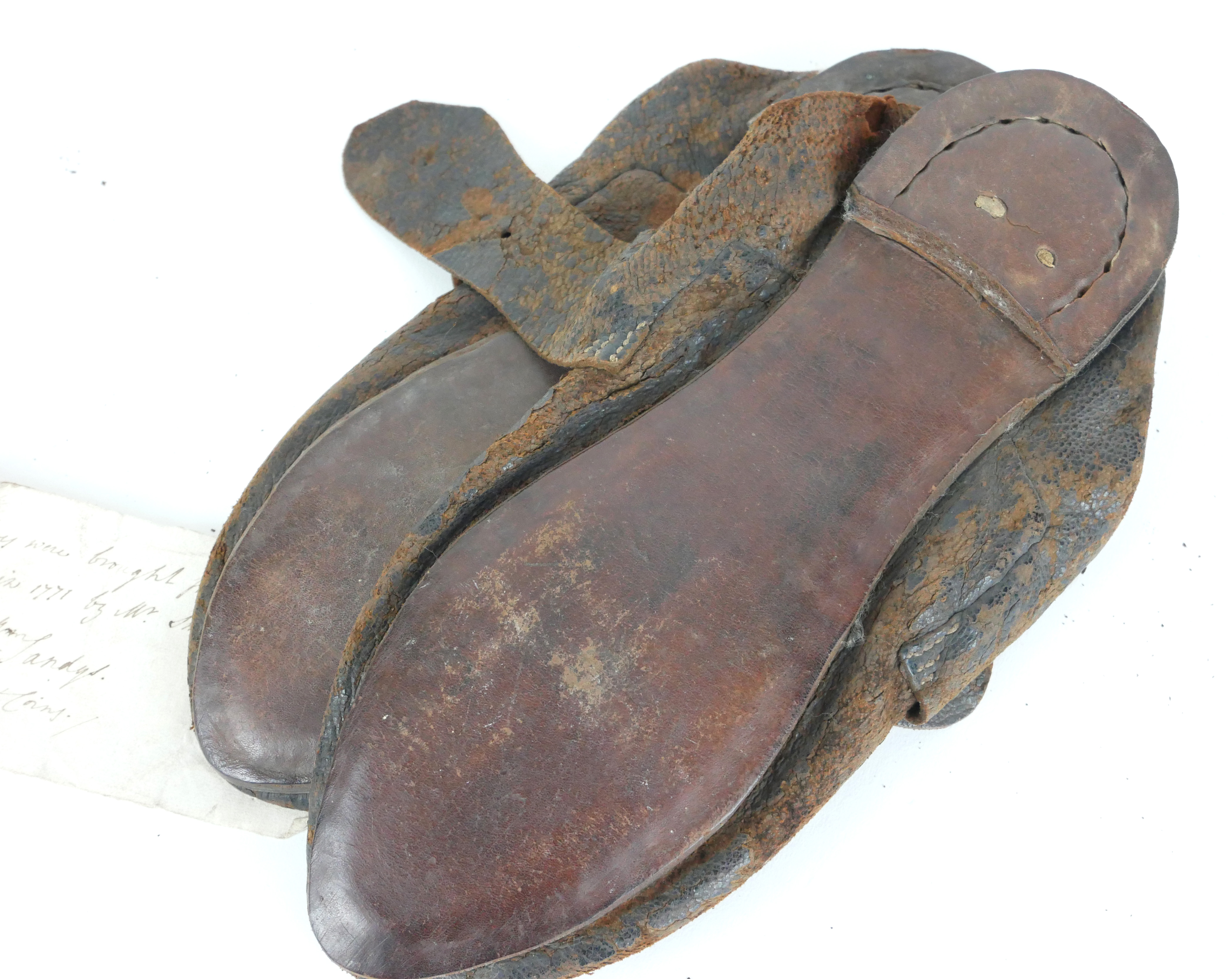 A PAIR OF 18TH CENTURY LEATHER GENTS SHOES Plain form with accompanying hand written letter These - Image 3 of 3