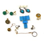 AN EARLY 20TH CENTURY YELLOW METAL, TURQUOISE AND SEED PEARL PENDANT Target form, with pearl set