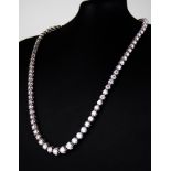 AN IMPRESSIVE 18CT WHITE GOLD NECKLACE SET WITH 20CT OF GRADUATED BRILLIANT CUT DIAMONDS mixture