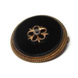 A RUSSIAN 21CT GOLD AND BLACK ONYX BROOCH Classical circular form. (approx 3cm)