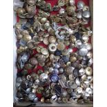 A COLLECTION OF EARLY 20TH CENTURY BRITISH ARMY BRASS BUTTONS Including Royal Kings Own Regiment,