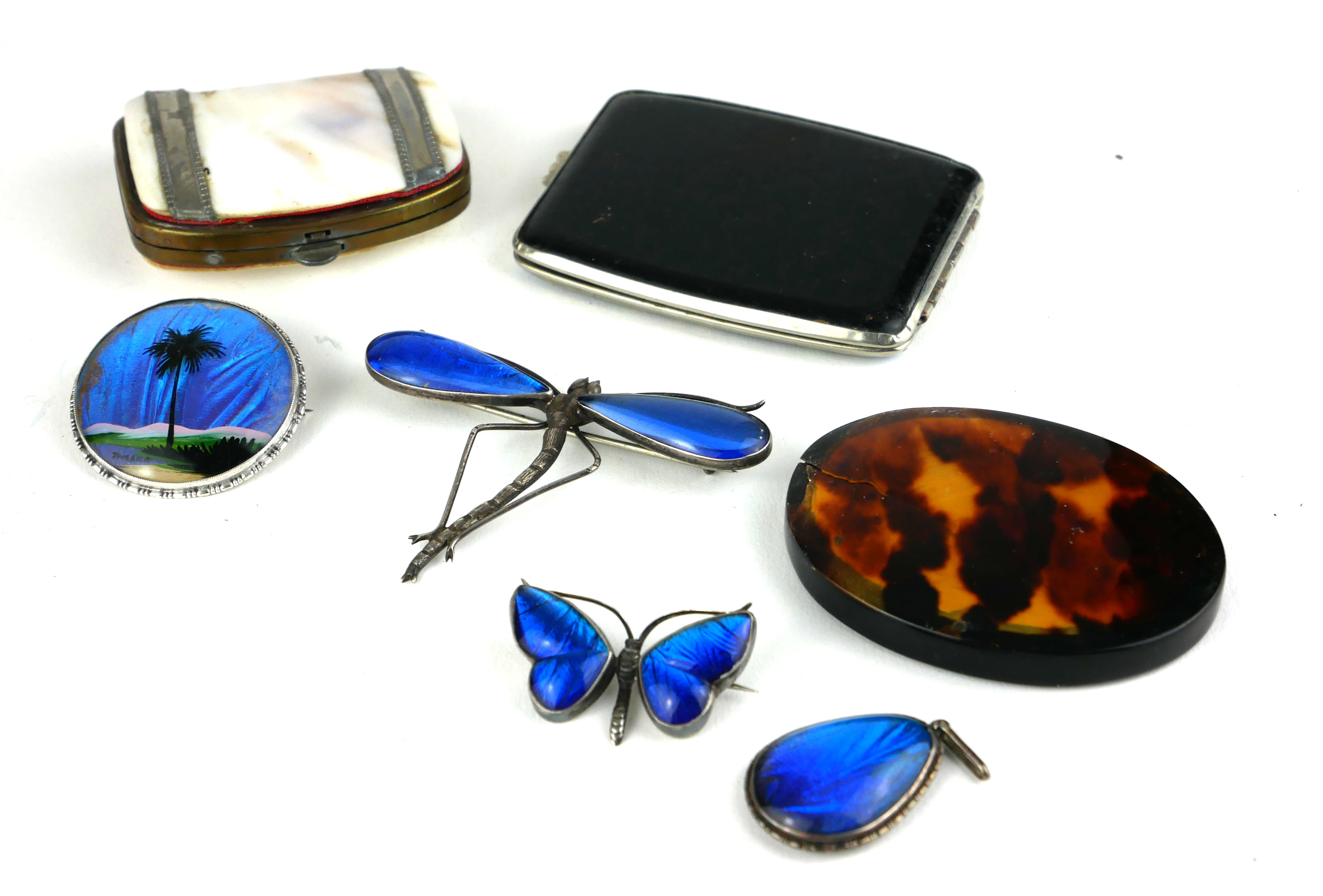 A COLLECTION OF EARLY 20TH CENTURY SILVER AND BUTTERFLY WING JEWELLERY Including dragonfly and