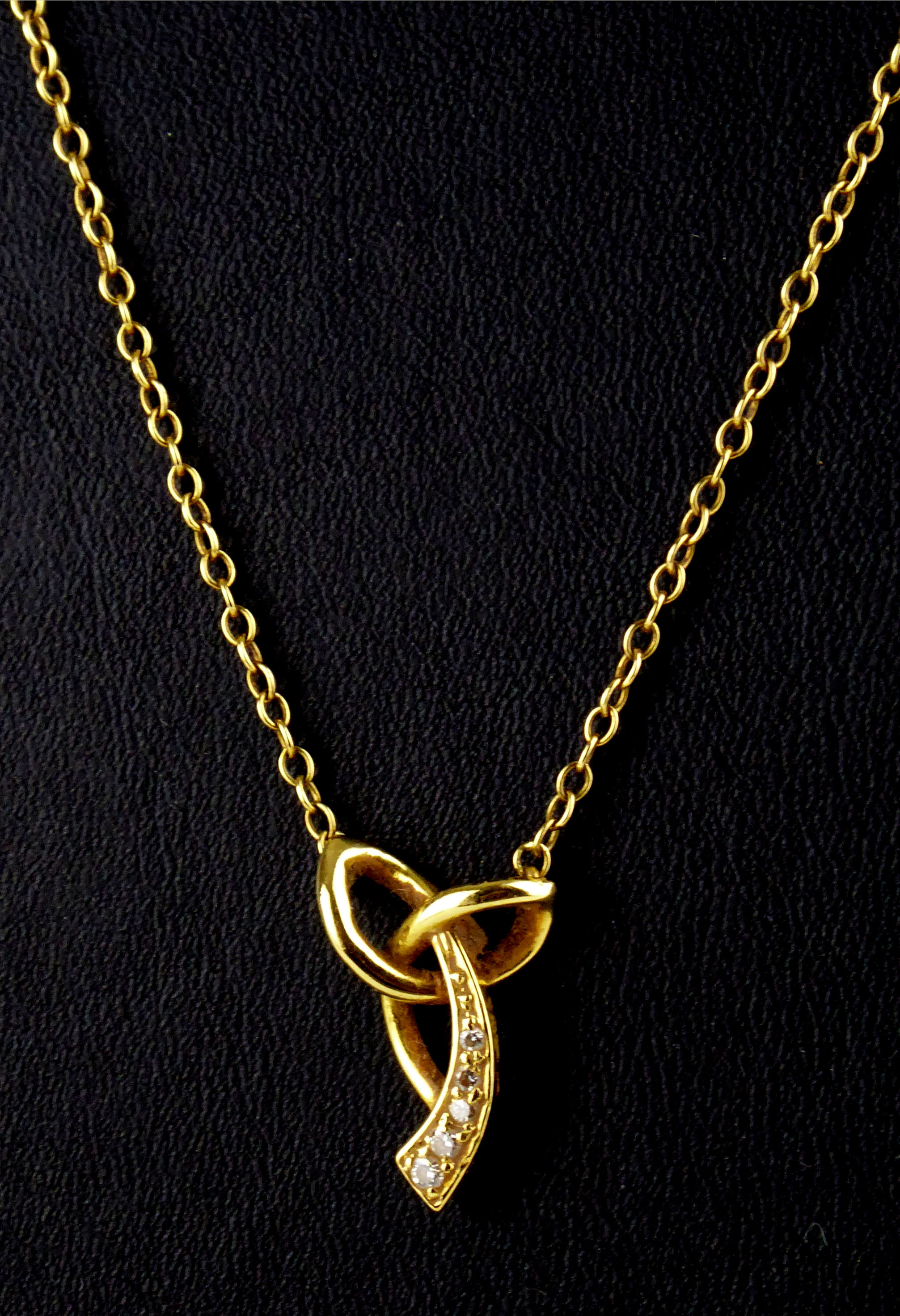 A VINTAGE 18CT GOLD AND DIAMOND WISHBONE NECKLACE The arrangement of graduated diamonds on a fine - Image 2 of 2