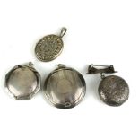 A VICTORIAN SILVER SOVEREIGN SPHERICAL HOLDER With fine engraved decoration, hallmarked