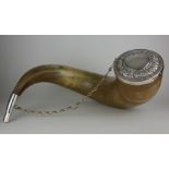 A LARGE AND IMPRESSIVE EARLY 20TH CENTURY CONTINENTAL SILVER AND HORN DRINKING/POWDER FLASK The