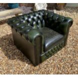 A VICTORIAN STYLE GREEN LEATHER BUTTON BACK CHESTERFIELD ARMCHAIR With loose cushion. (100cm x