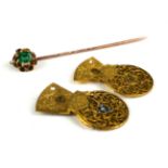 AN EDWARDIAN YELLOW METAL AND EMERALD STICKPIN Rectangular cut stone in pierced mount, together with