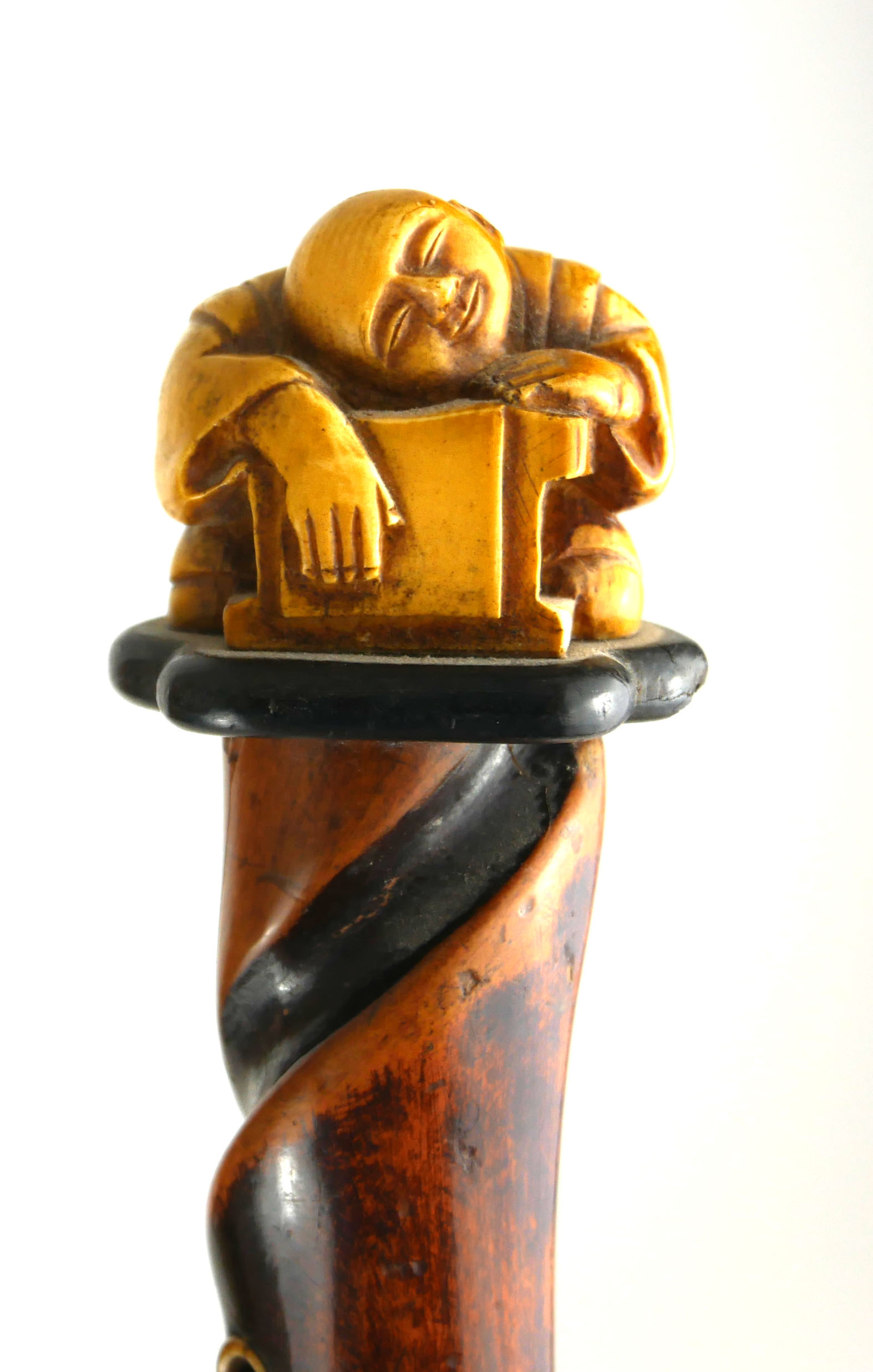 AN EARLY 20TH CENTURY WALKING STICK The finial a Japanese Ivory netsuke, a sleeping Buddha along - Image 5 of 5