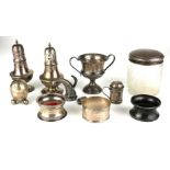 A COLLECTION OF EARLY 20TH CENTURY SILVER ITEMS Including a pair of pepper pots, three serviette