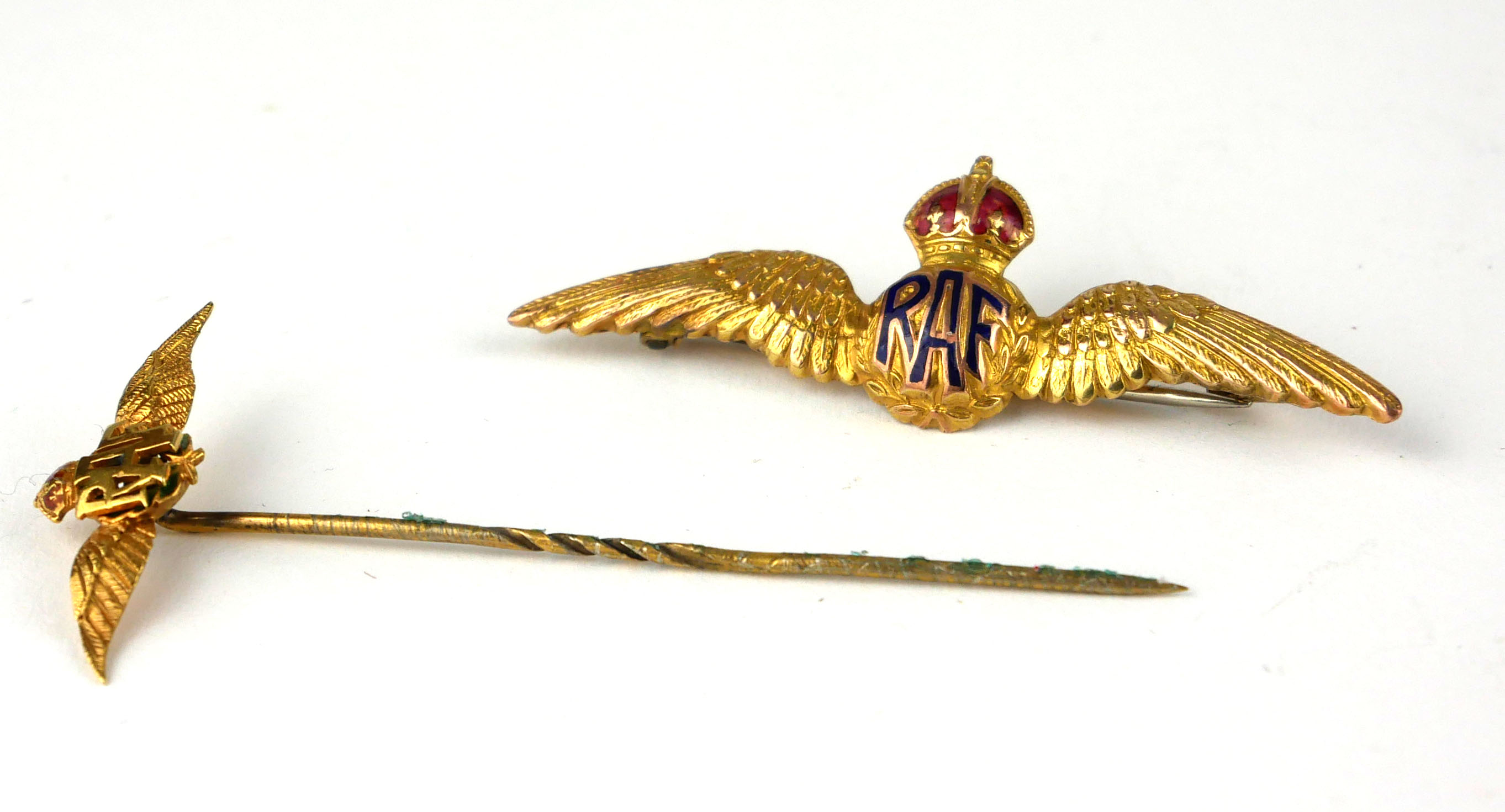 AN EARLY 20TH CENTURY 9CT GOLD RAF SWEETHEART BROOCH AND TIEPIN Winged form with enamel coronet