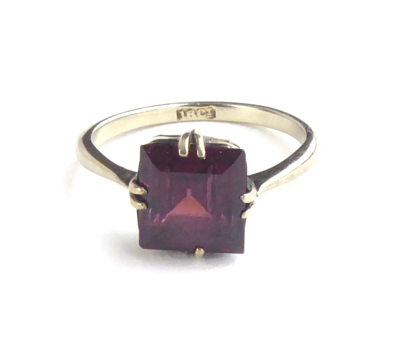 AN ART DECO 18CT WHITE GOLD AND AMETHYST RING Having a single square cut stone on a plain gold shank