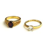 AN 18CT GOLD AND PASTE SET RING The single round cut paste stone, together with a yellow metal and