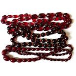 AN EARLY 20TH CENTURY CHERRY AMBER NECKLACE A row of graduated oval beads, together