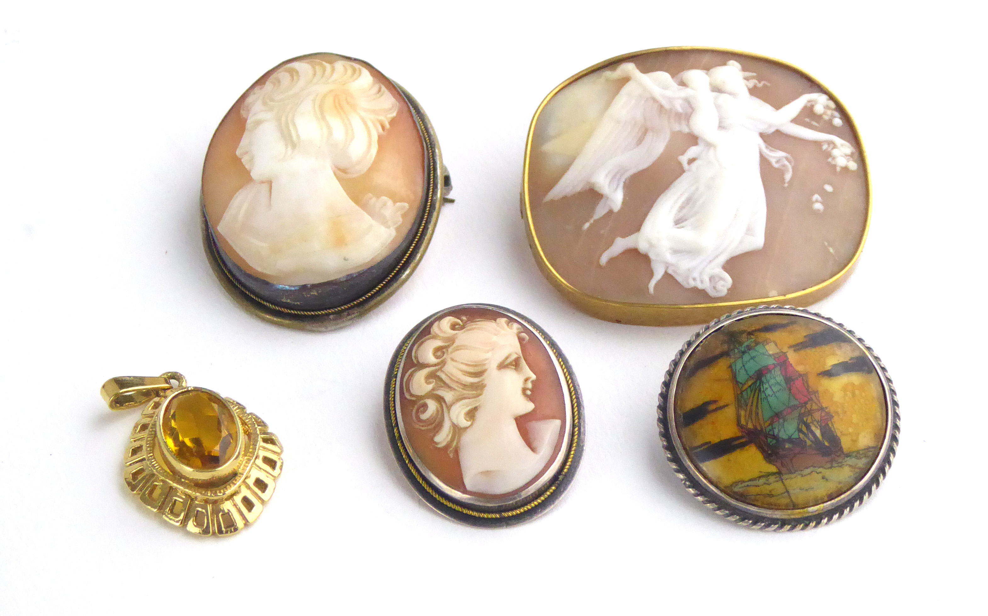 A VICTORIAN YELLOW METAL AND CARVED SHELL CAMEO BROOCH Classical form with a winged angel,