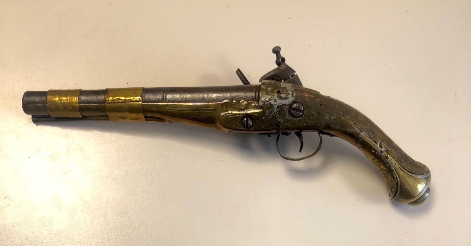 AN 18TH/19TH CENTURY EUROPEAN FLINTLOCK PISTOL With brass bound steel barrel and engraved brass clad - Image 3 of 7