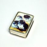 A SILVER AND ENAMEL RECTANGULAR CAT FORM PILL BOX With four cat design to enamel lid. (approx 3cm)
