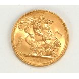 A QUEEN ELIZABETH II 22CT GOLD FULL SOVEREIGN COIN, DATED 1981 With George and Dragon to reverse.
