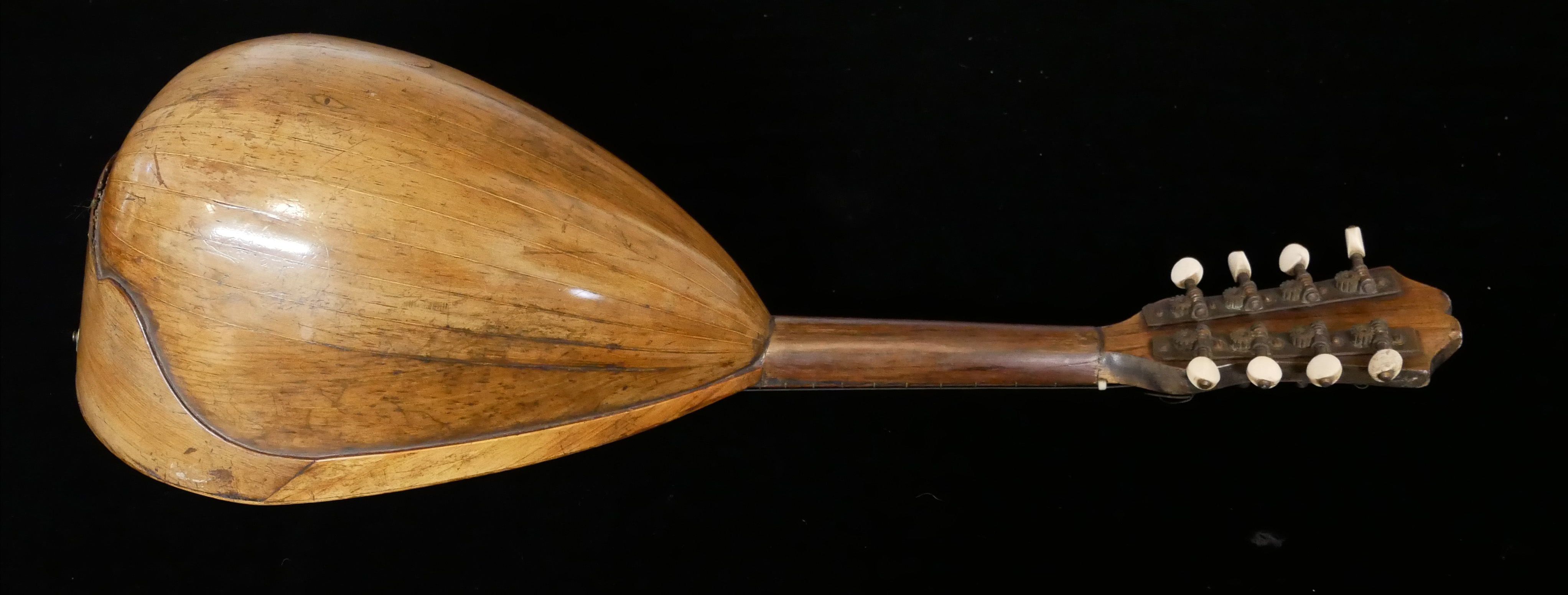 F.D. MUREDA, NAPOLI, A 19TH CENTURY ITALIAN ROSEWOOD AND TORTOISHELL MANDOLIN Having a dome form - Image 4 of 4