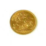 A KING EDWARD VII 22CT GOLD SOVEREIGN COIN, DATED 1907 With George and Dragon to reverse.