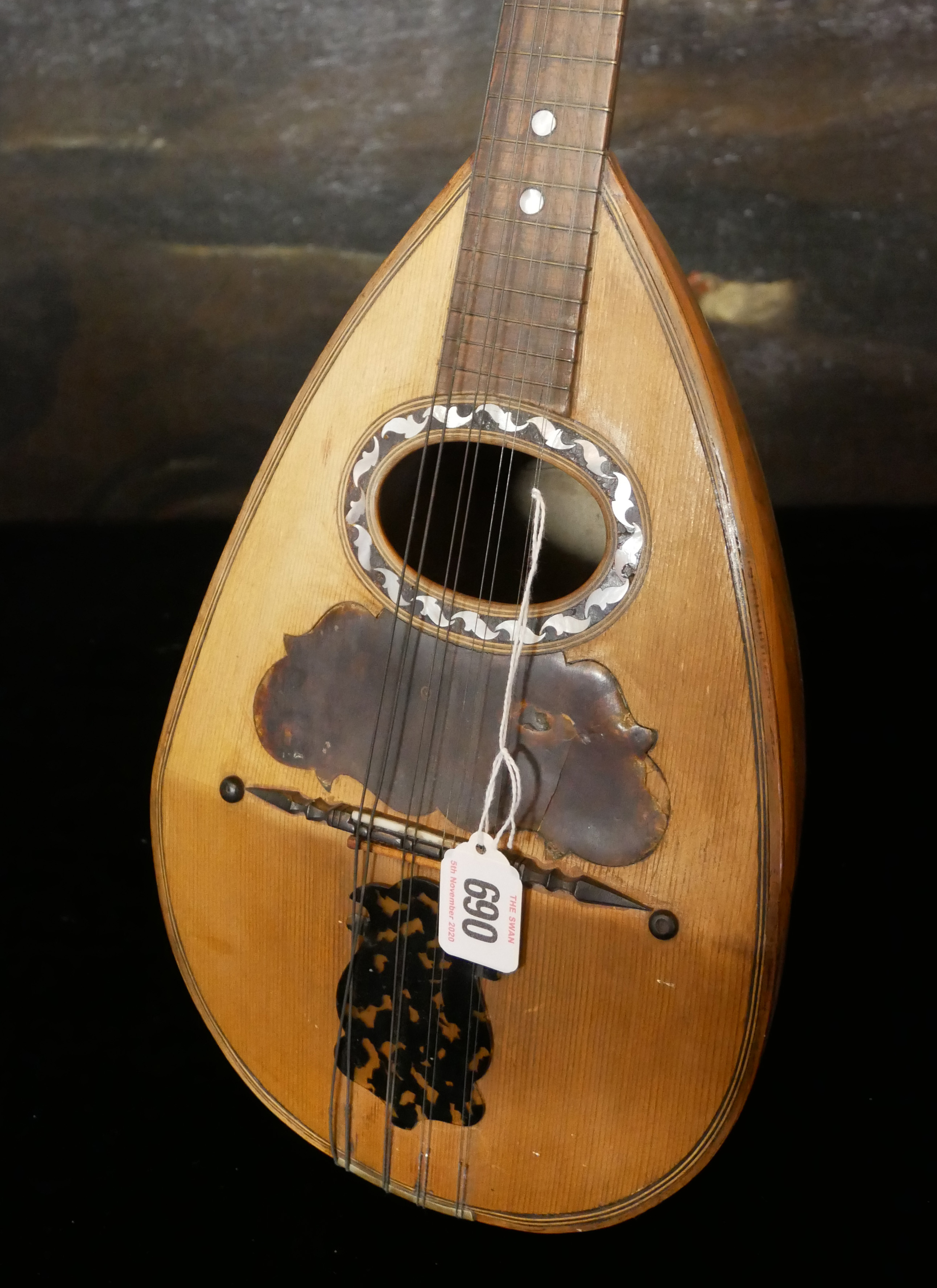 F.D. MUREDA, NAPOLI, A 19TH CENTURY ITALIAN ROSEWOOD AND TORTOISHELL MANDOLIN Having a dome form - Image 3 of 4